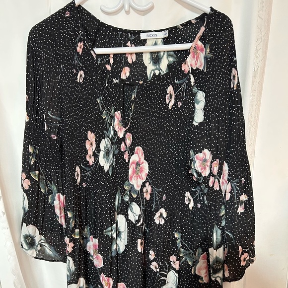Ricki's Black and Pink Floral Blouse with stretch- nice bell sleeves / neckline - Picture 1 of 8